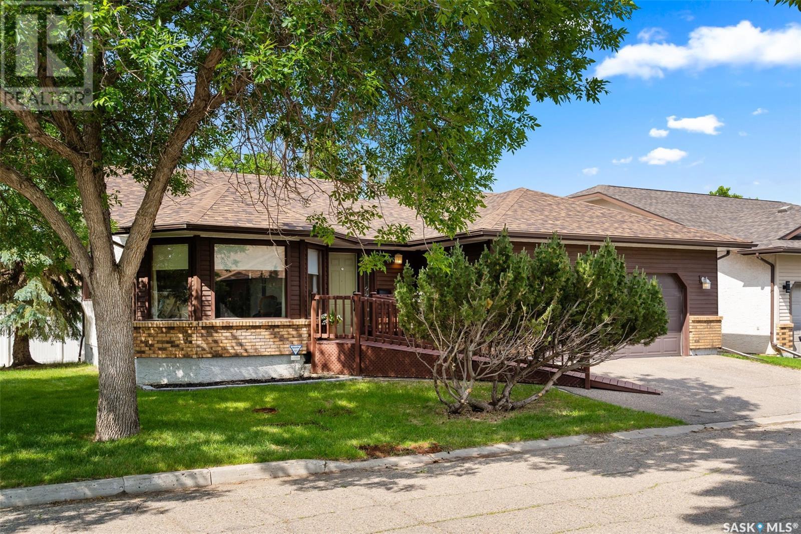 Single Family House Bungalow for Sale in  Greensboro DRIVE Regina 