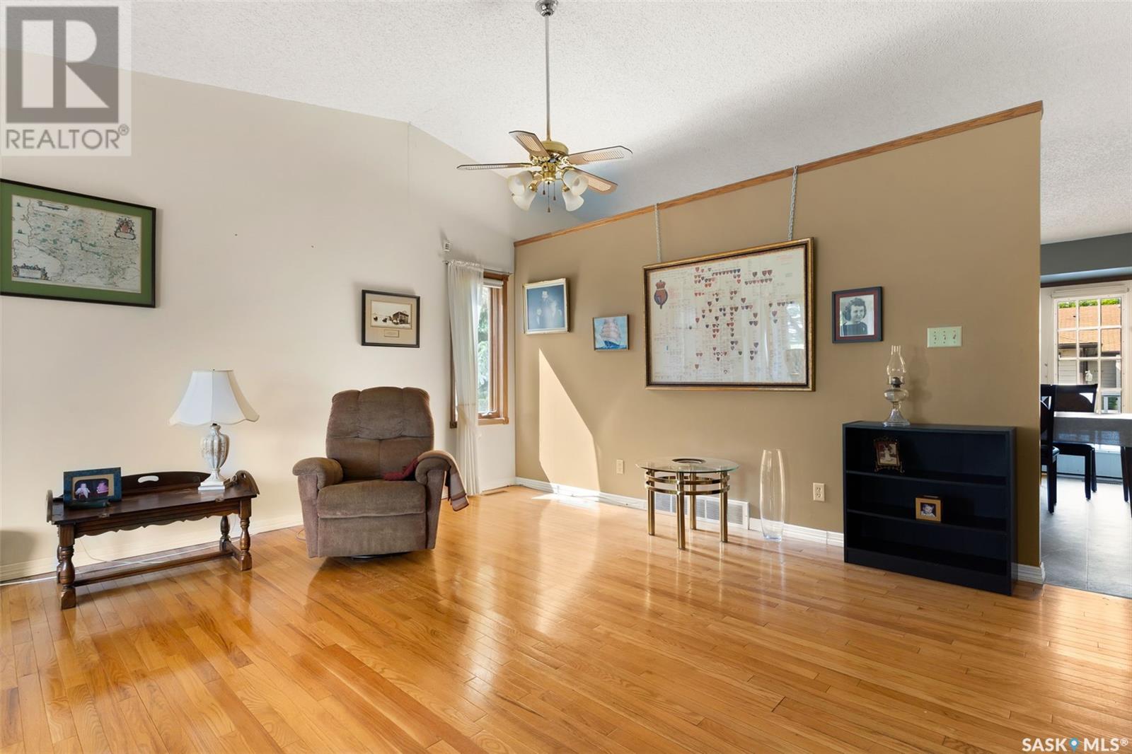 Single Family House Bungalow for Sale in  Greensboro DRIVE Regina 