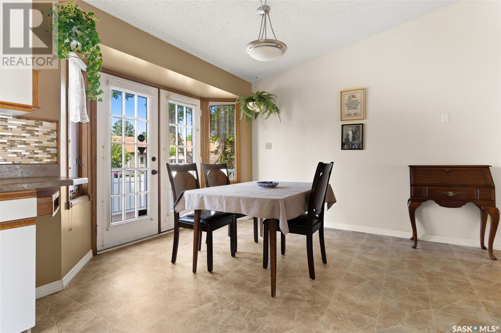Single Family House Bungalow for Sale in  Greensboro DRIVE Regina 
