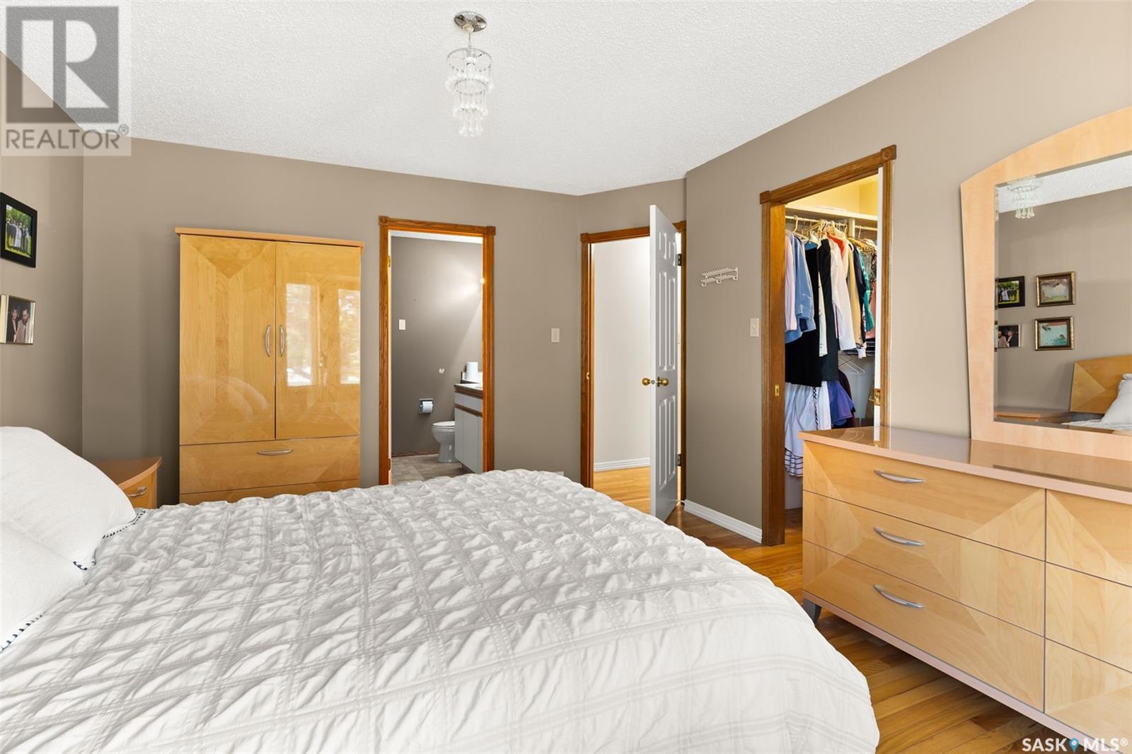 Single Family House Bungalow for Sale in  Greensboro DRIVE Regina 