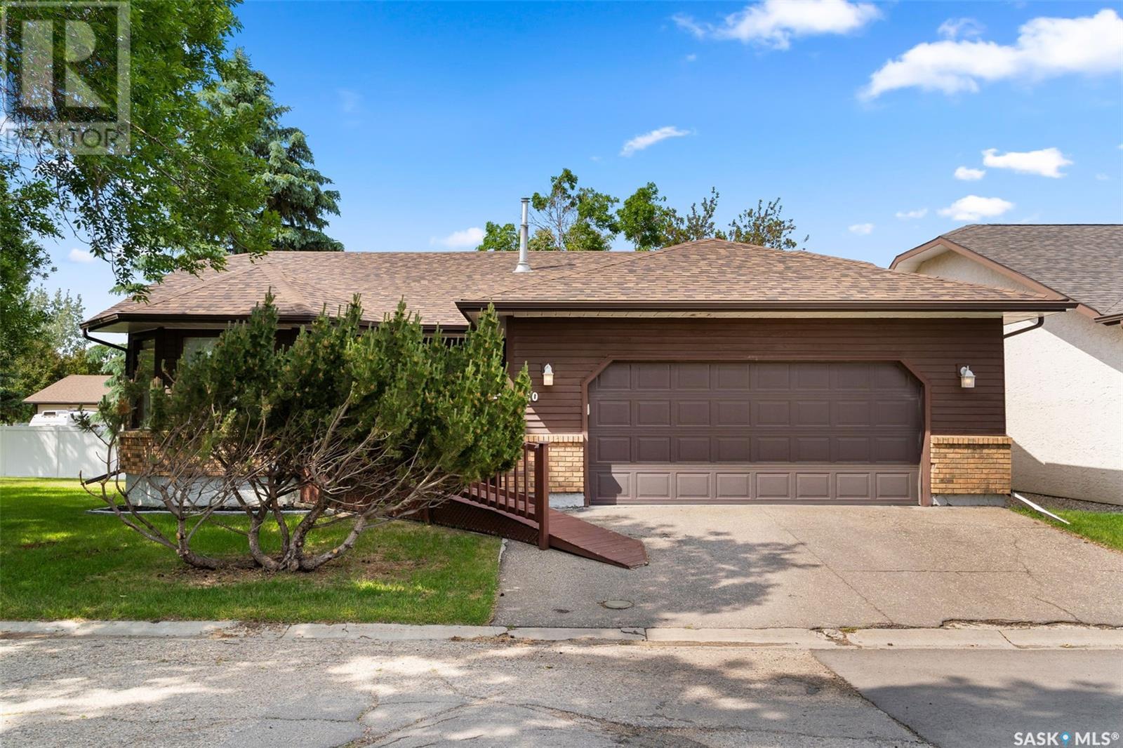 Single Family House Bungalow for Sale in  Greensboro DRIVE Regina 