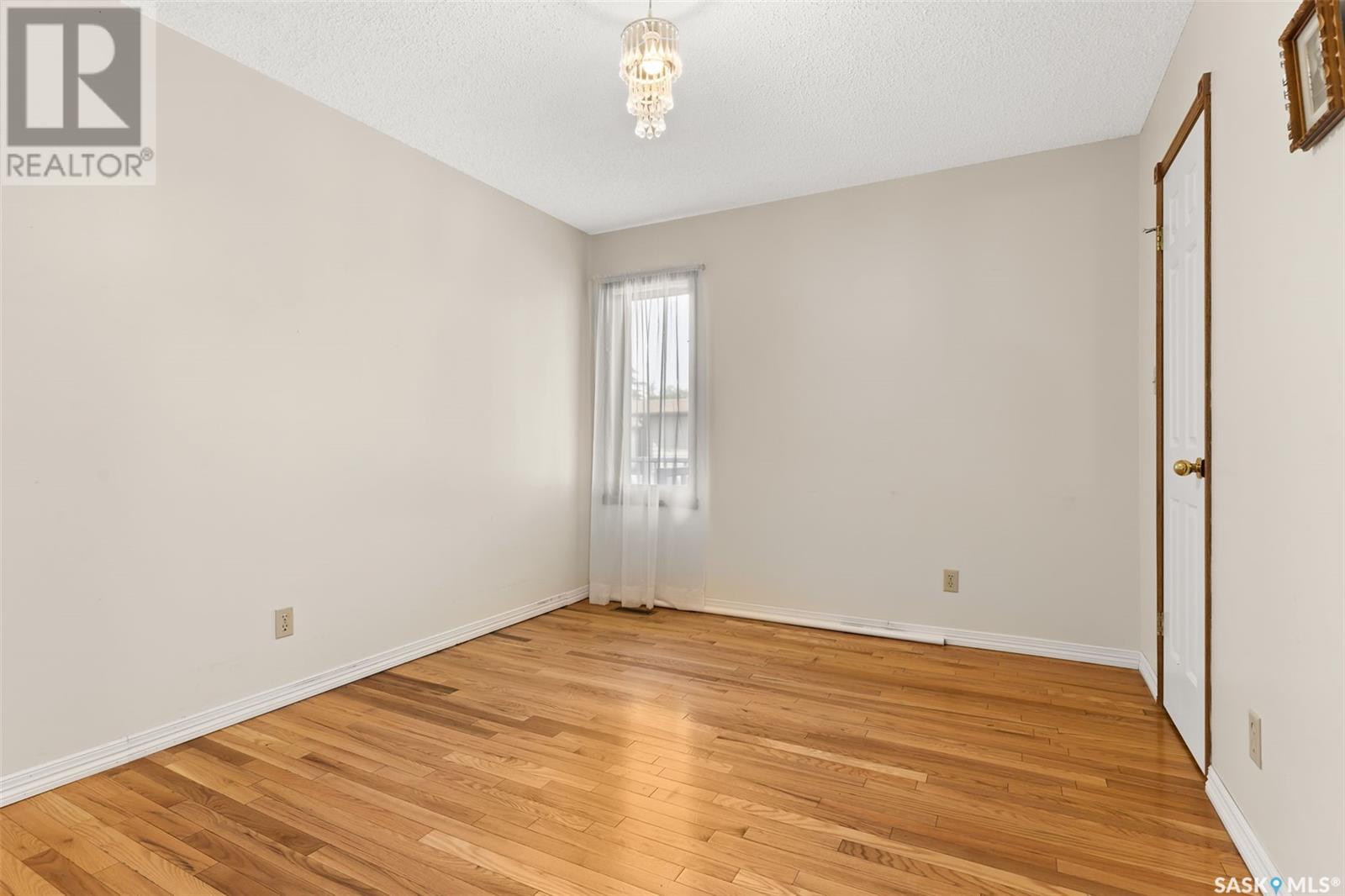 Single Family House Bungalow for Sale in  Greensboro DRIVE Regina 