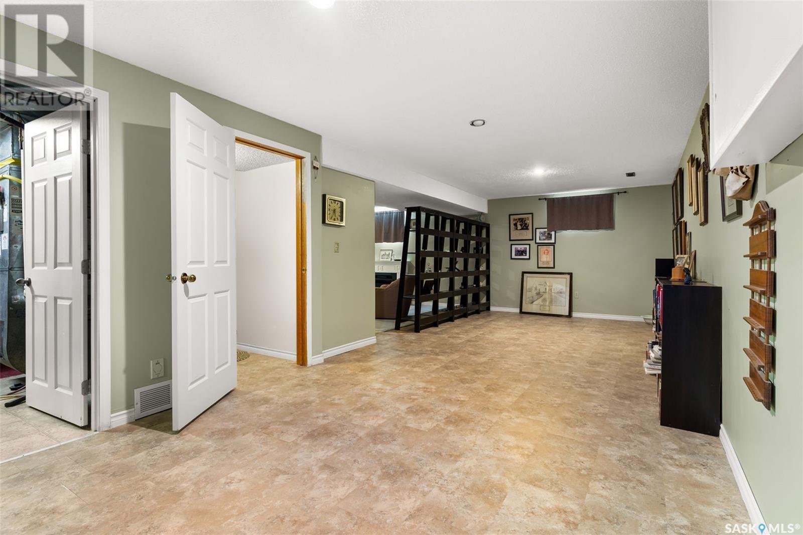 Single Family House Bungalow for Sale in  Greensboro DRIVE Regina 