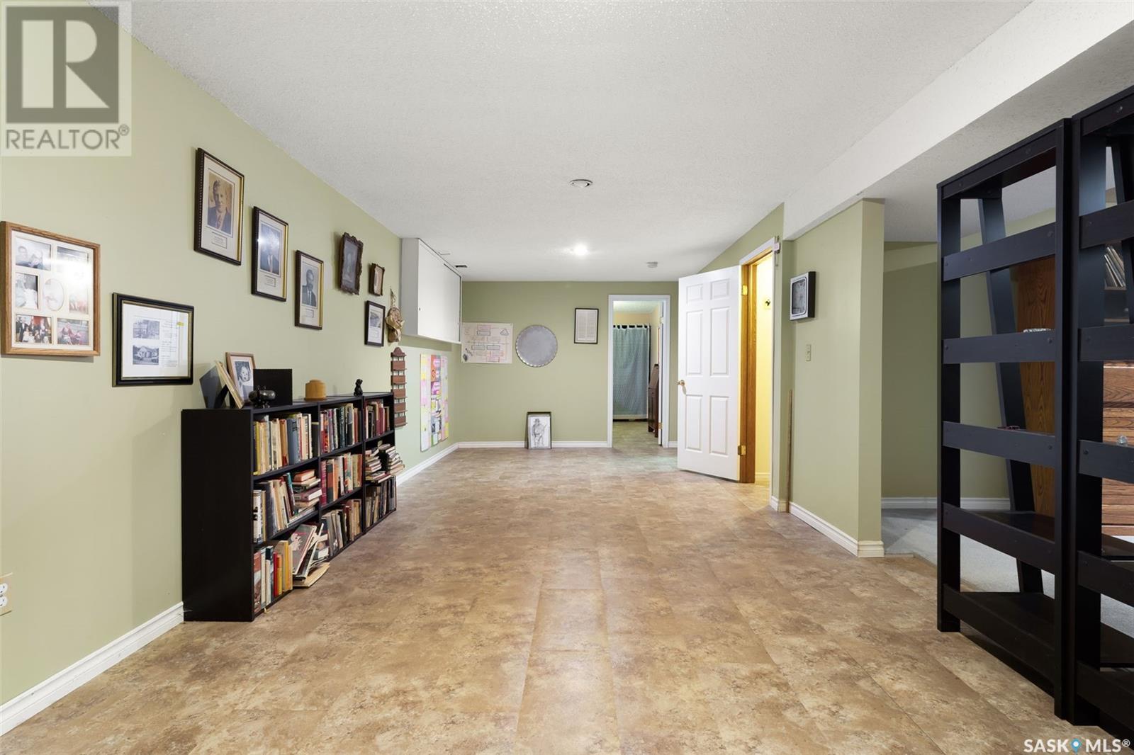 Single Family House Bungalow for Sale in  Greensboro DRIVE Regina 