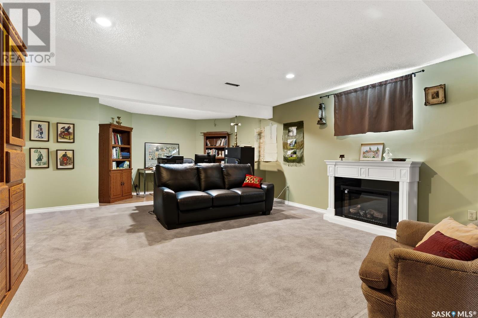 Single Family House Bungalow for Sale in  Greensboro DRIVE Regina 