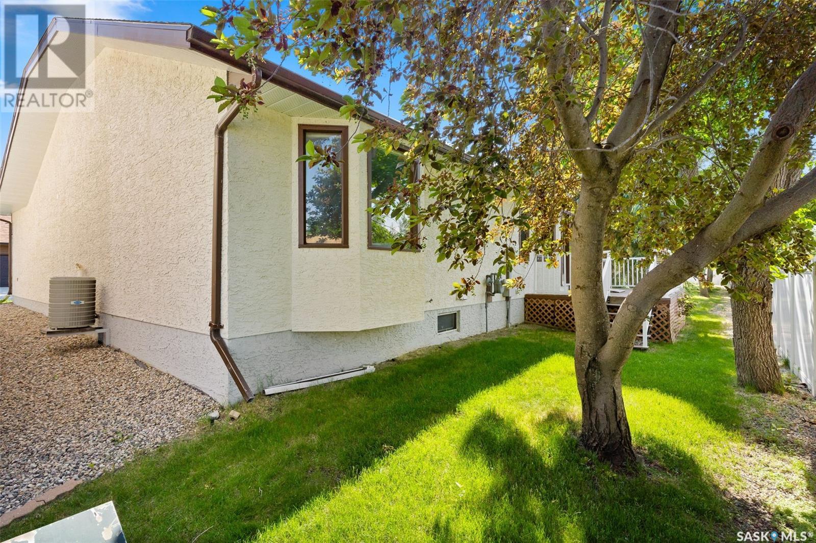 Single Family House Bungalow for Sale in  Greensboro DRIVE Regina 