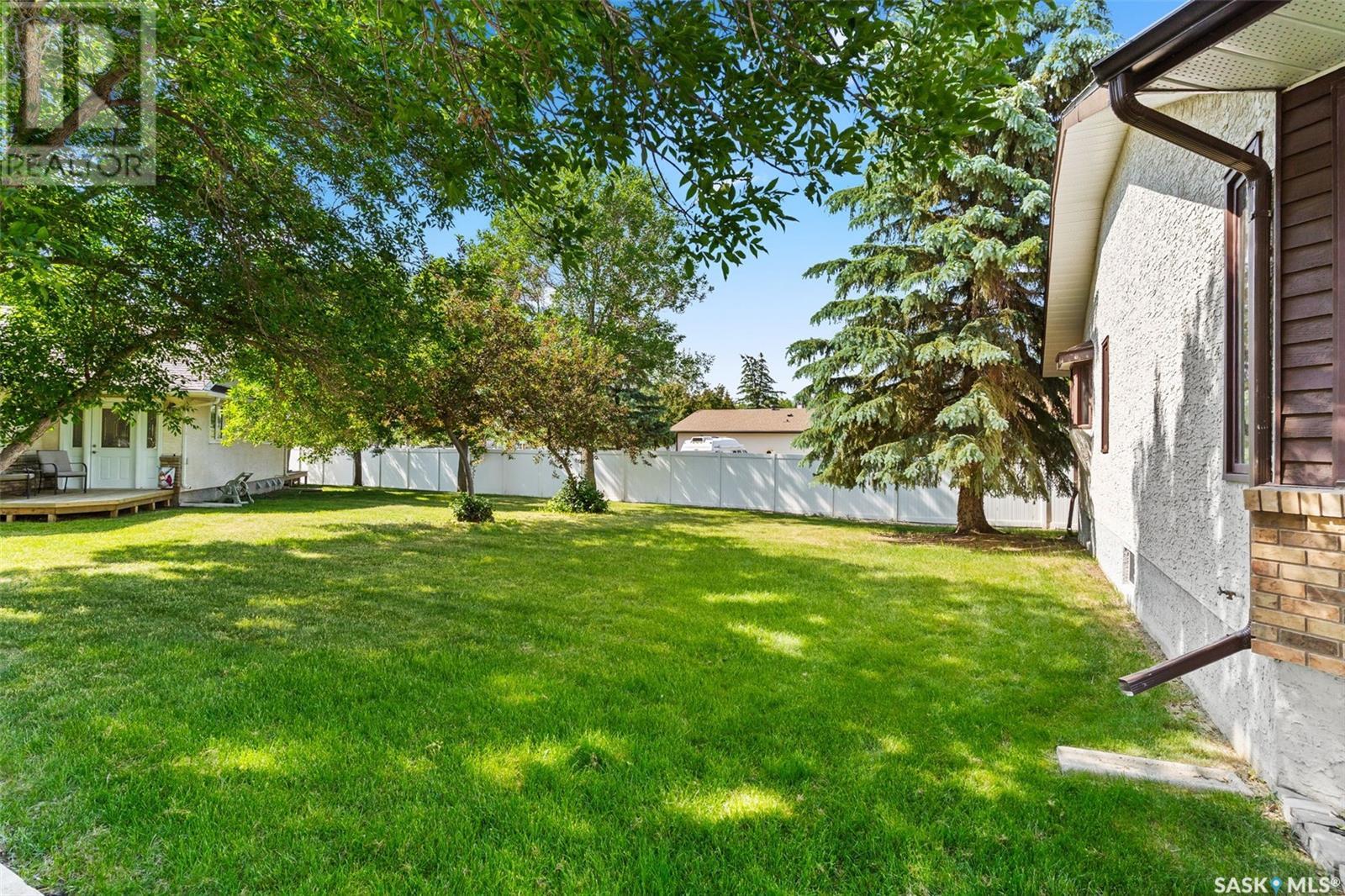Single Family House Bungalow for Sale in  Greensboro DRIVE Regina 
