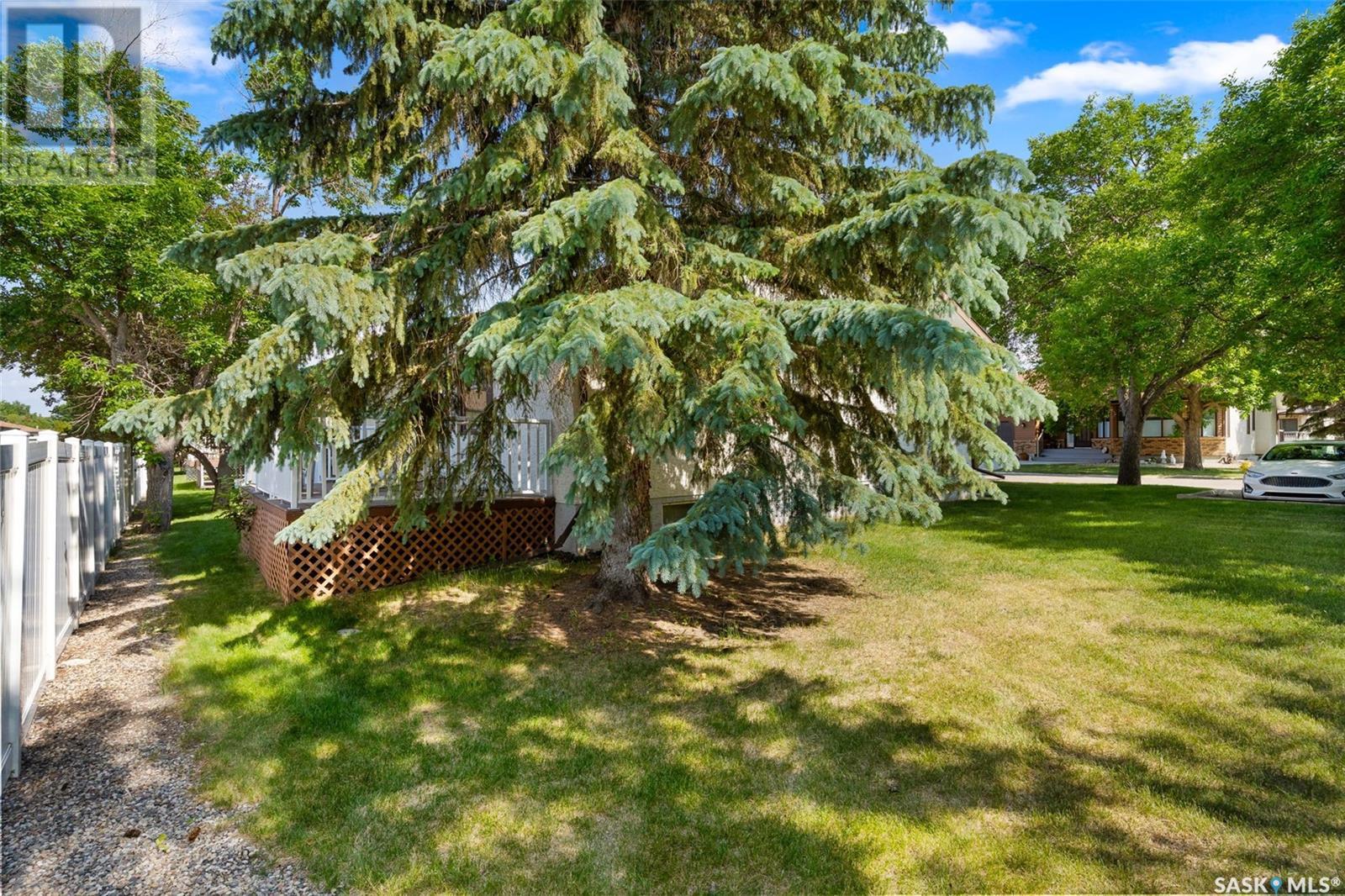 Single Family House Bungalow for Sale in  Greensboro DRIVE Regina 