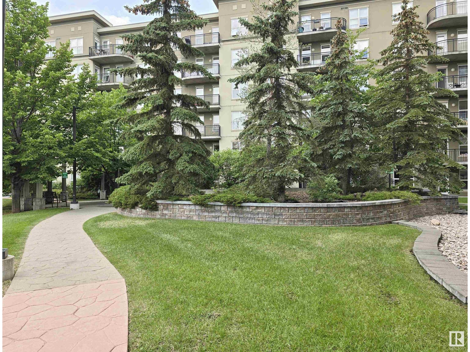 Photo 3 of 2 105 4245 139 Av Nw Nw, Edmonton AB