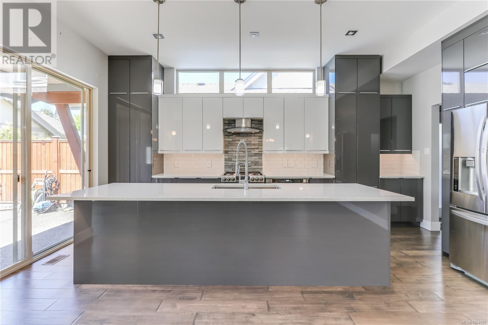Photo 4 of 738 West Ridge Way, Qualicum Beach BC