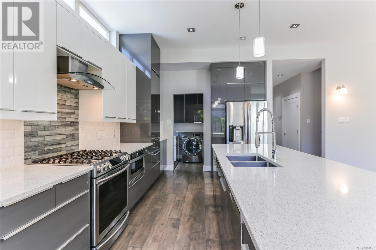 Photo 6 of 738 West Ridge Way, Qualicum Beach BC