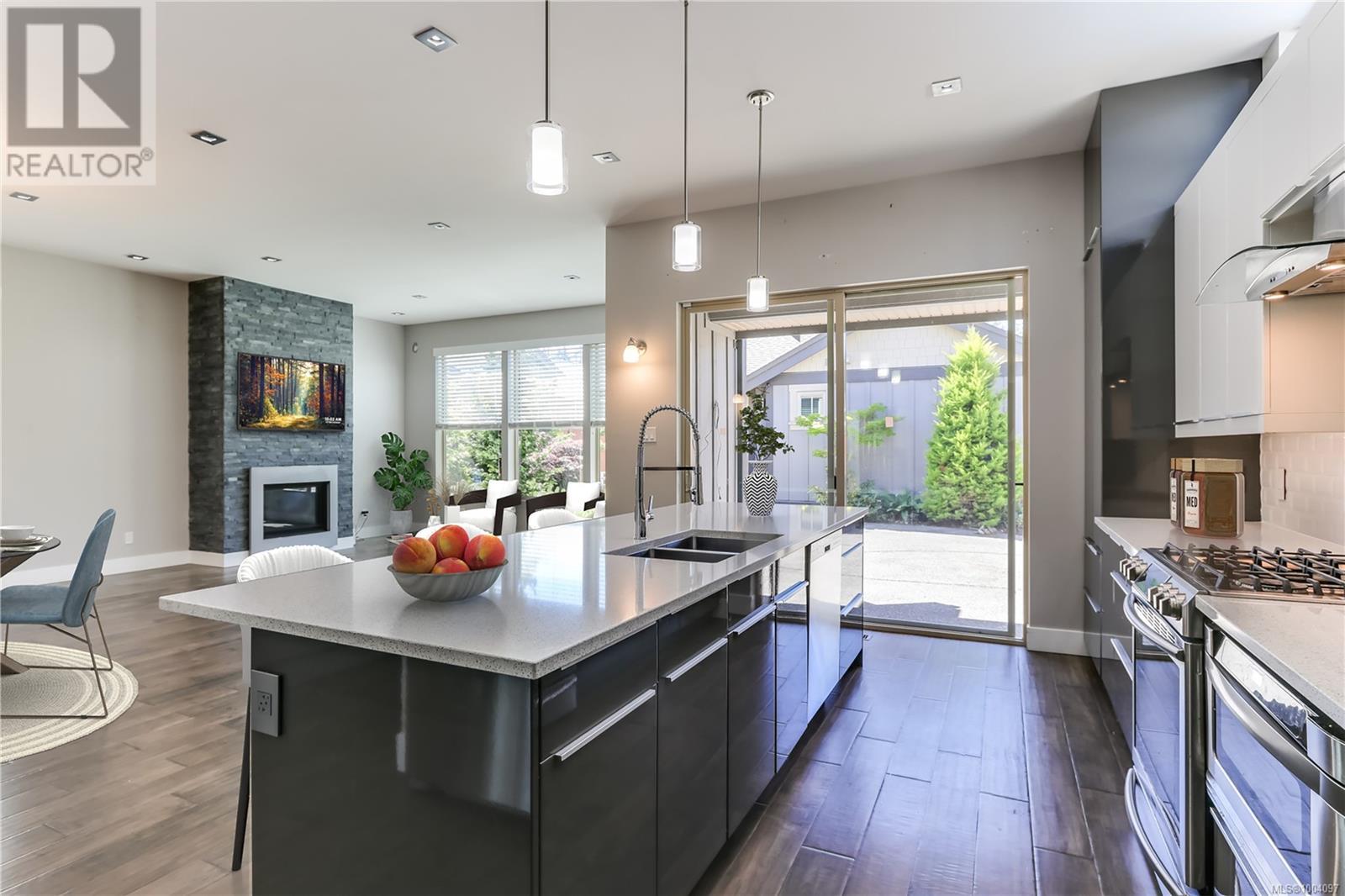 Photo 7 of 738 West Ridge Way, Qualicum Beach BC