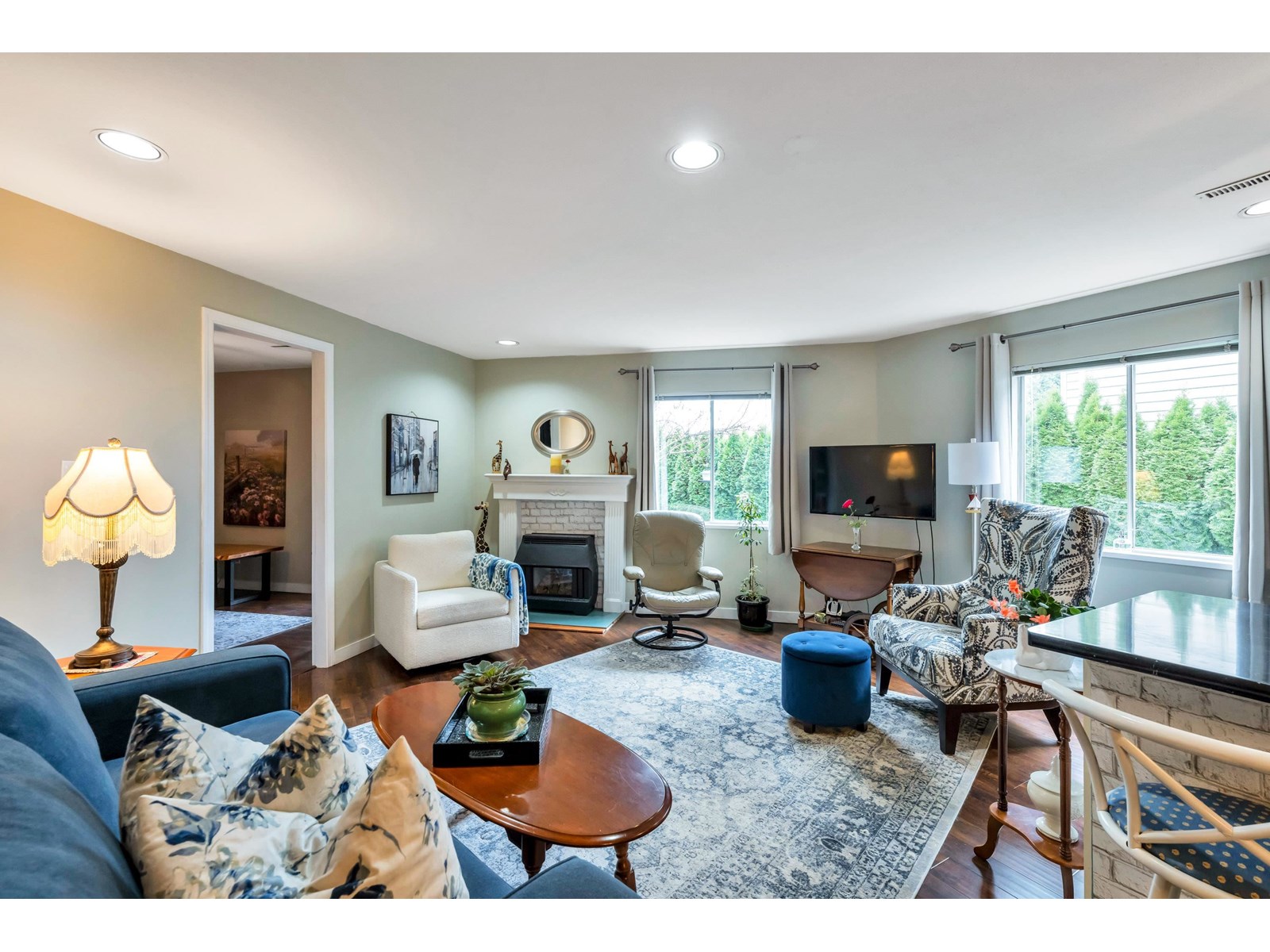 Photo 16 of 34386 Fraser Street, Abbotsford BC