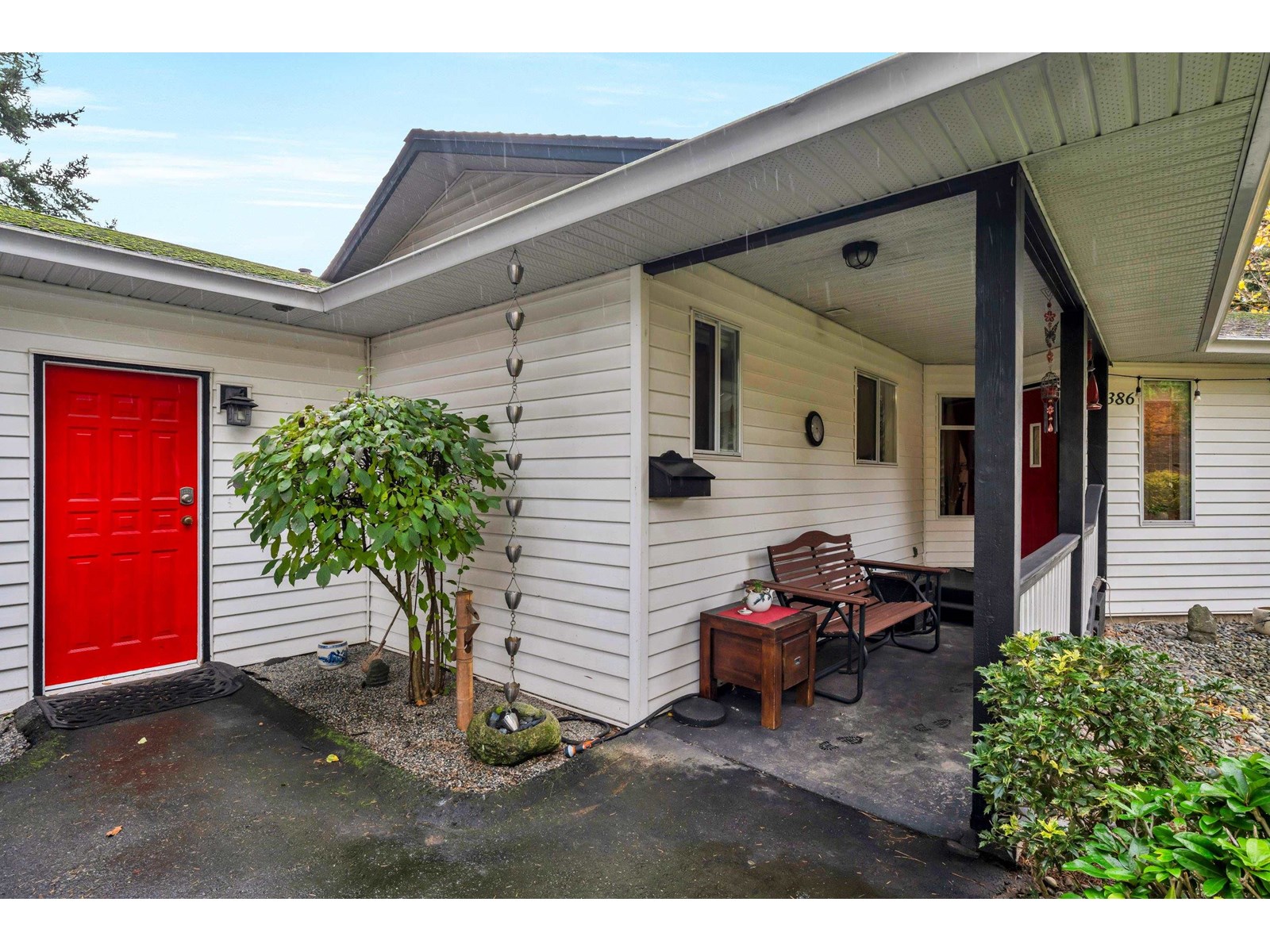 Photo 5 of 34386 Fraser Street, Abbotsford BC