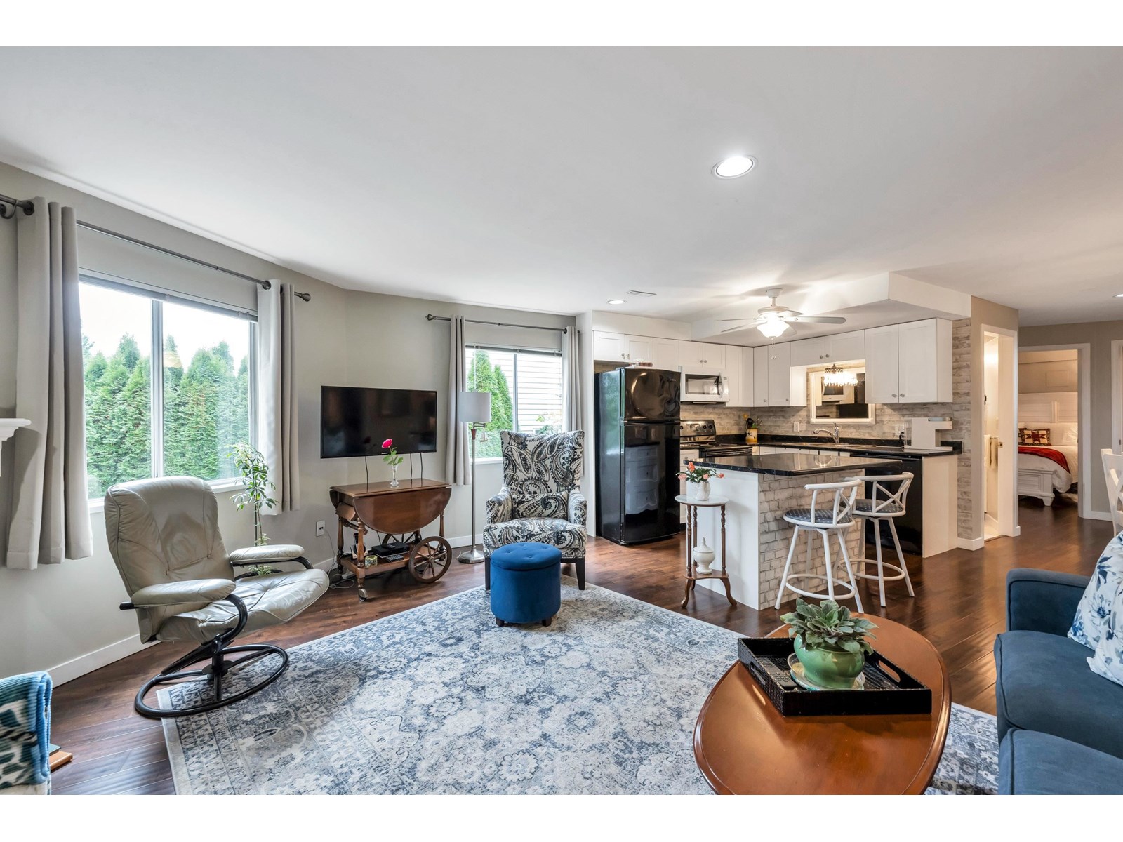Photo 17 of 34386 Fraser Street, Abbotsford BC