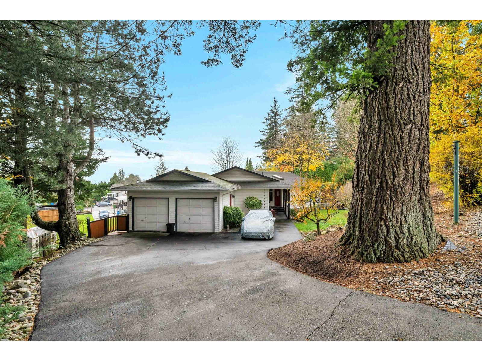 Photo 1 of 34386 Fraser Street, Abbotsford BC