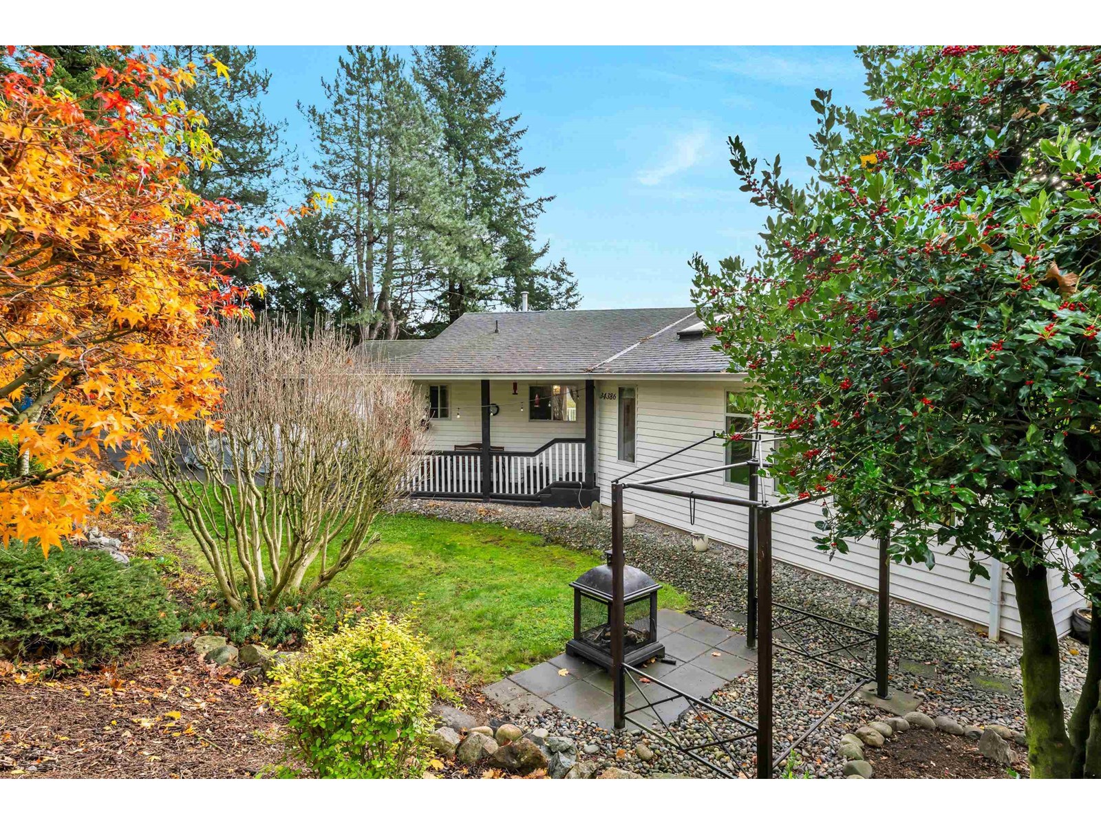 Photo 4 of 34386 Fraser Street, Abbotsford BC