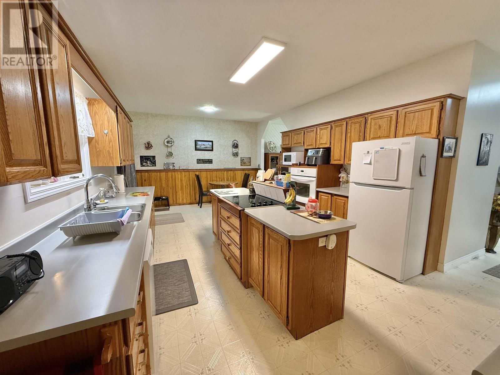 2401 TANOKA ROAD, Quesnel