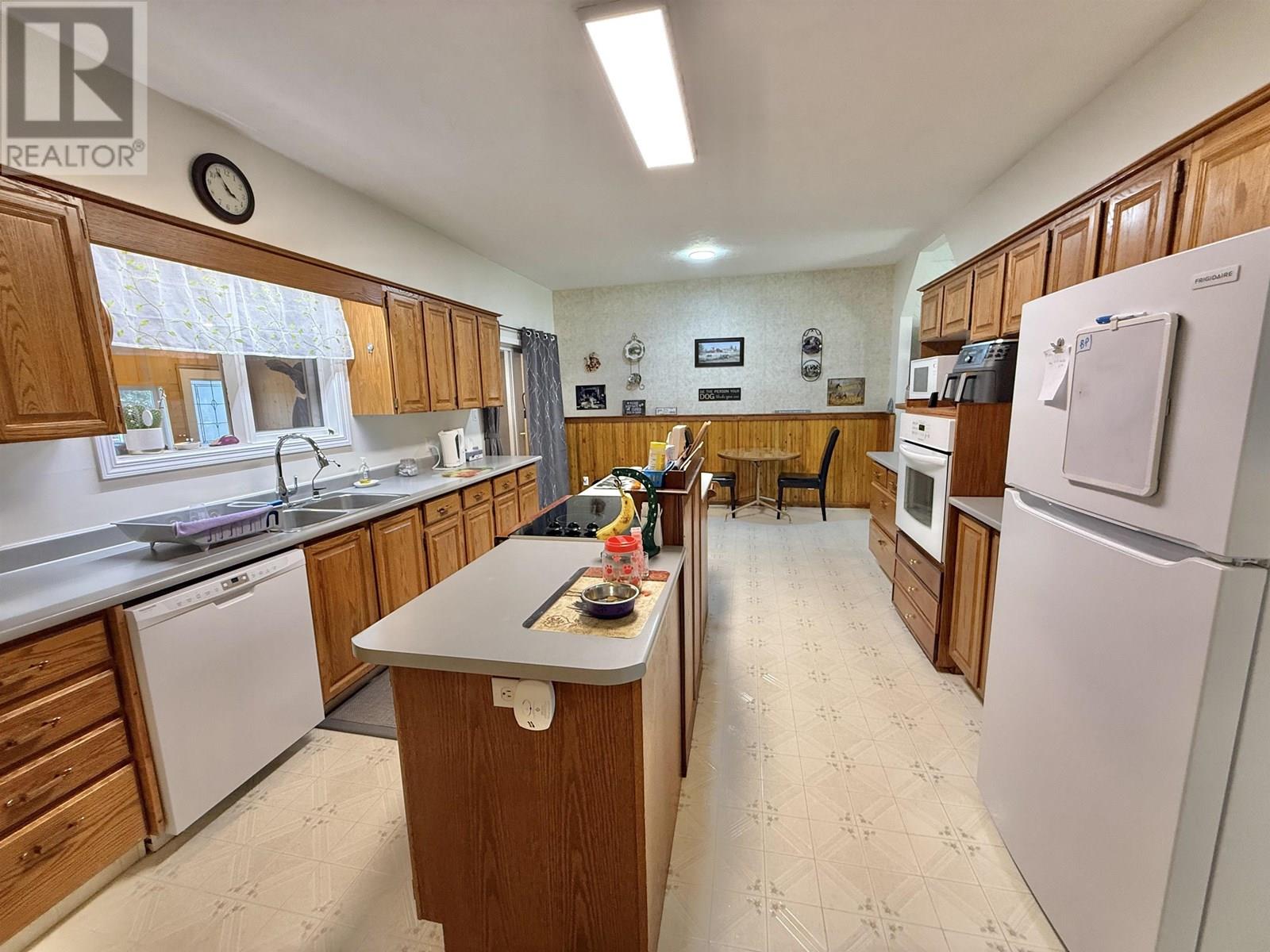 2401 TANOKA ROAD, Quesnel