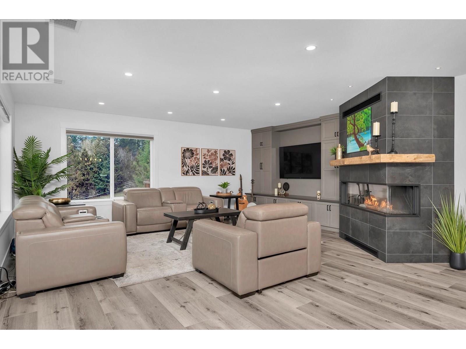 5393 East Vernon Road, Vernon
