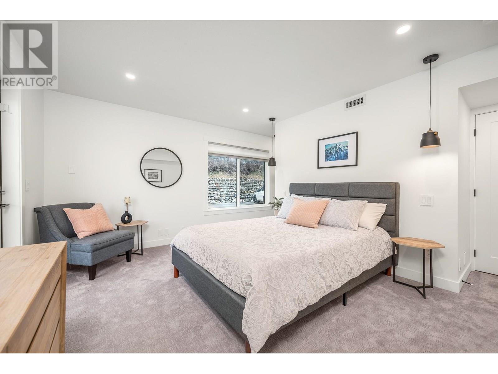 5393 East Vernon Road, Vernon