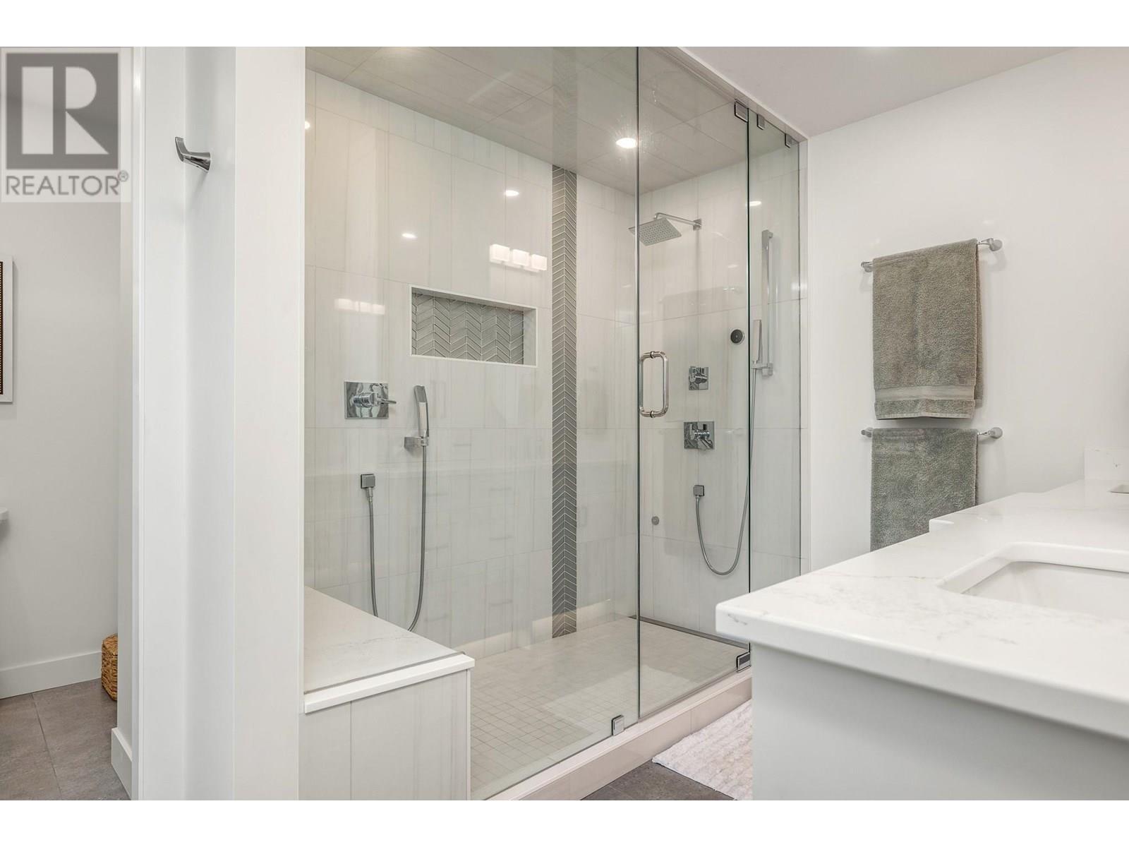 5393 East Vernon Road, Vernon