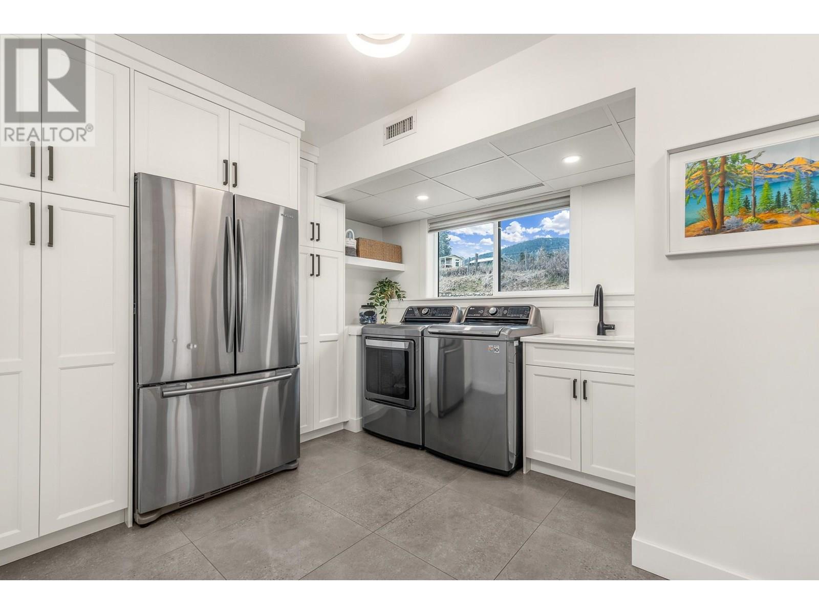 5393 East Vernon Road, Vernon