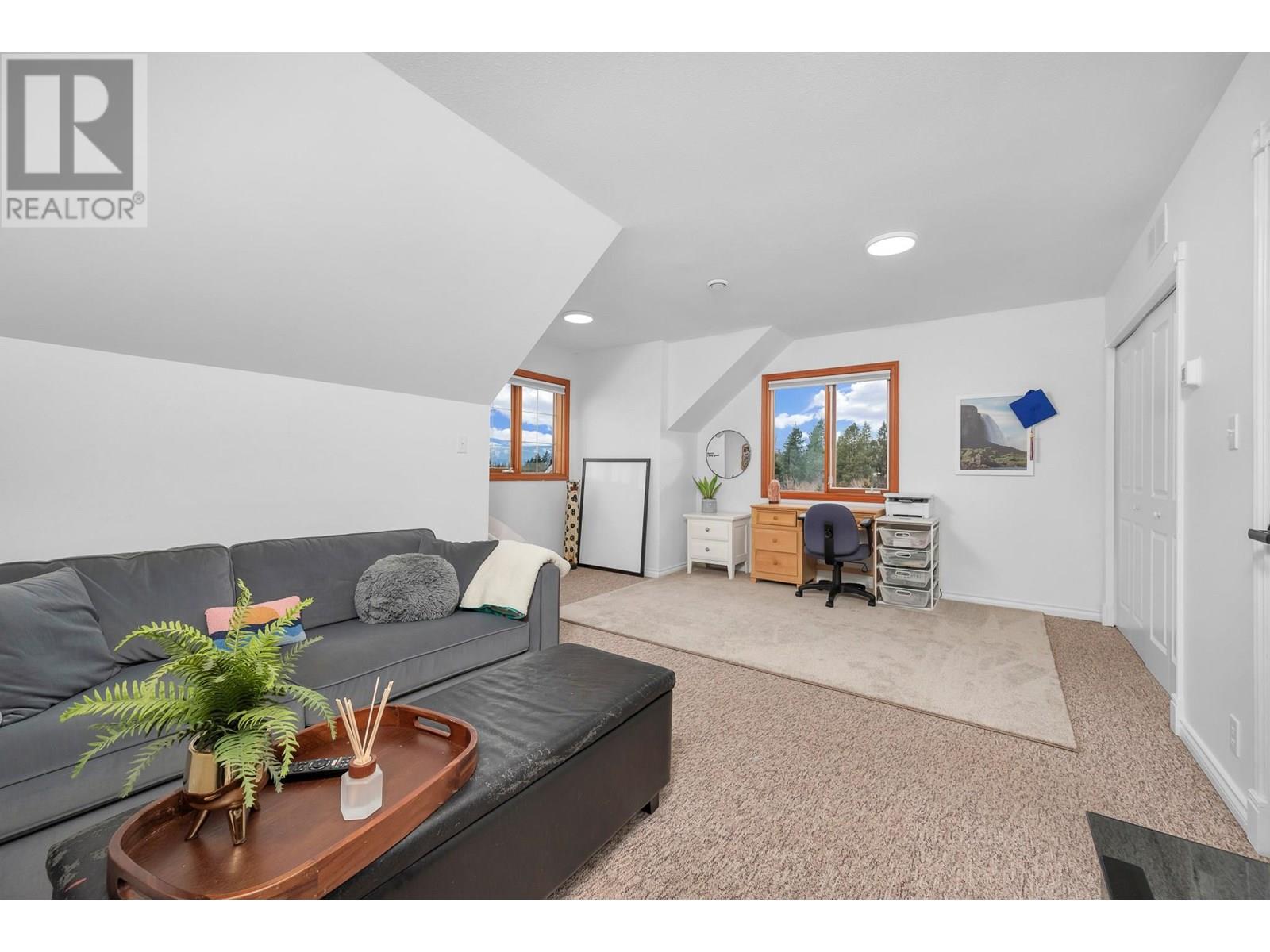 5393 East Vernon Road, Vernon