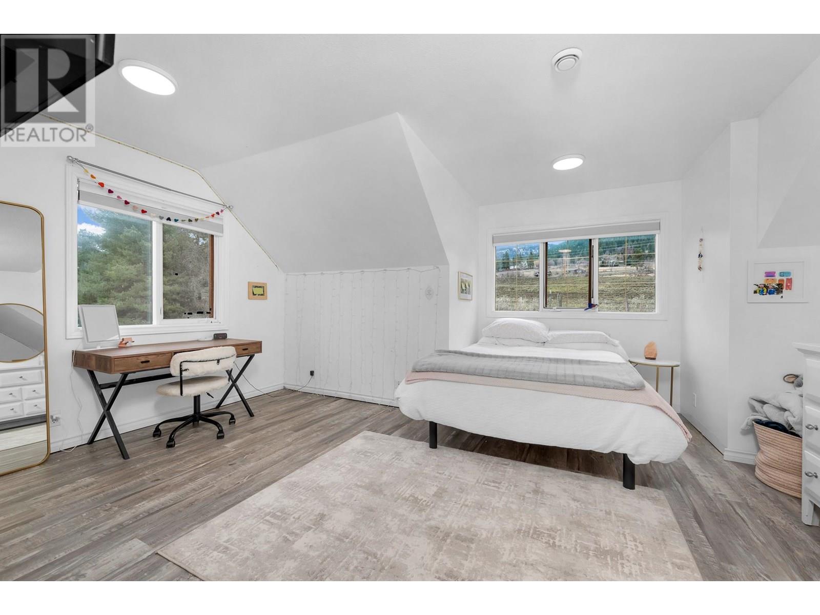 5393 East Vernon Road, Vernon