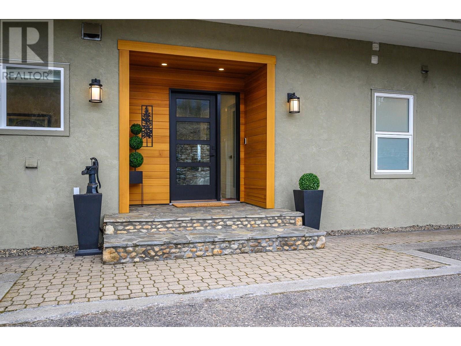 5393 East Vernon Road, Vernon