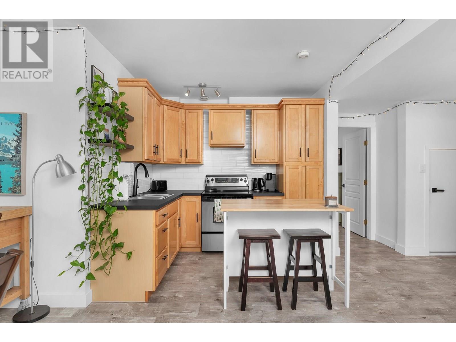 5393 East Vernon Road, Vernon