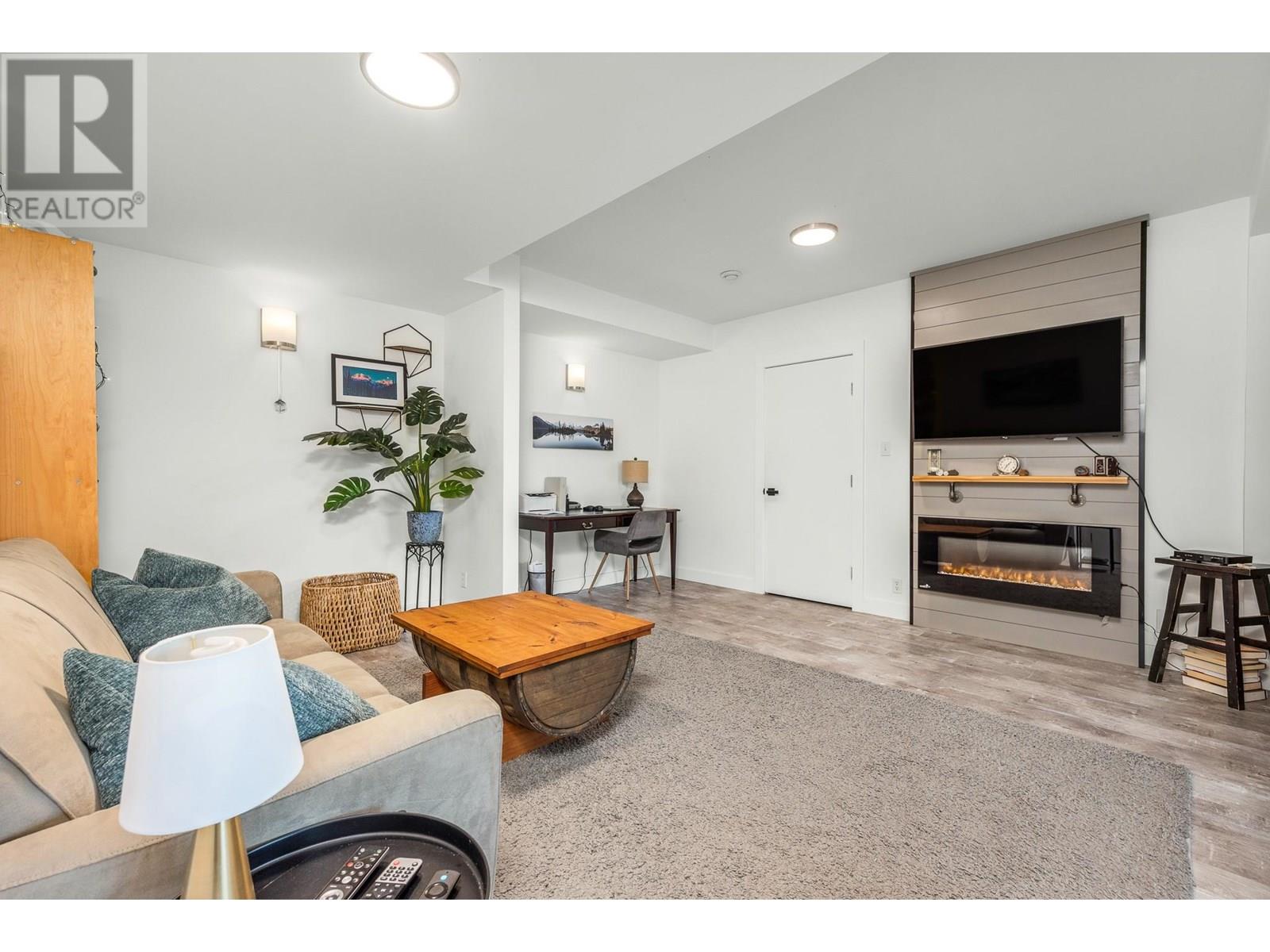 5393 East Vernon Road, Vernon