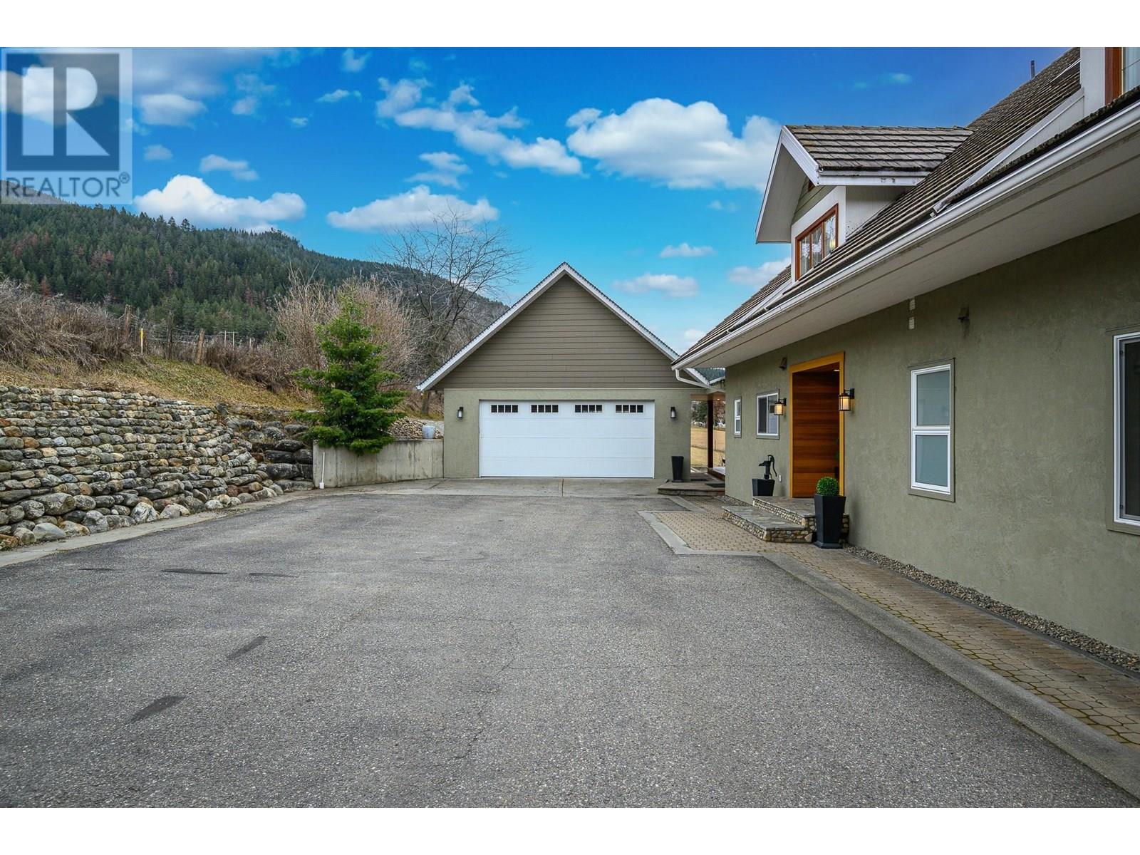 5393 East Vernon Road, Vernon