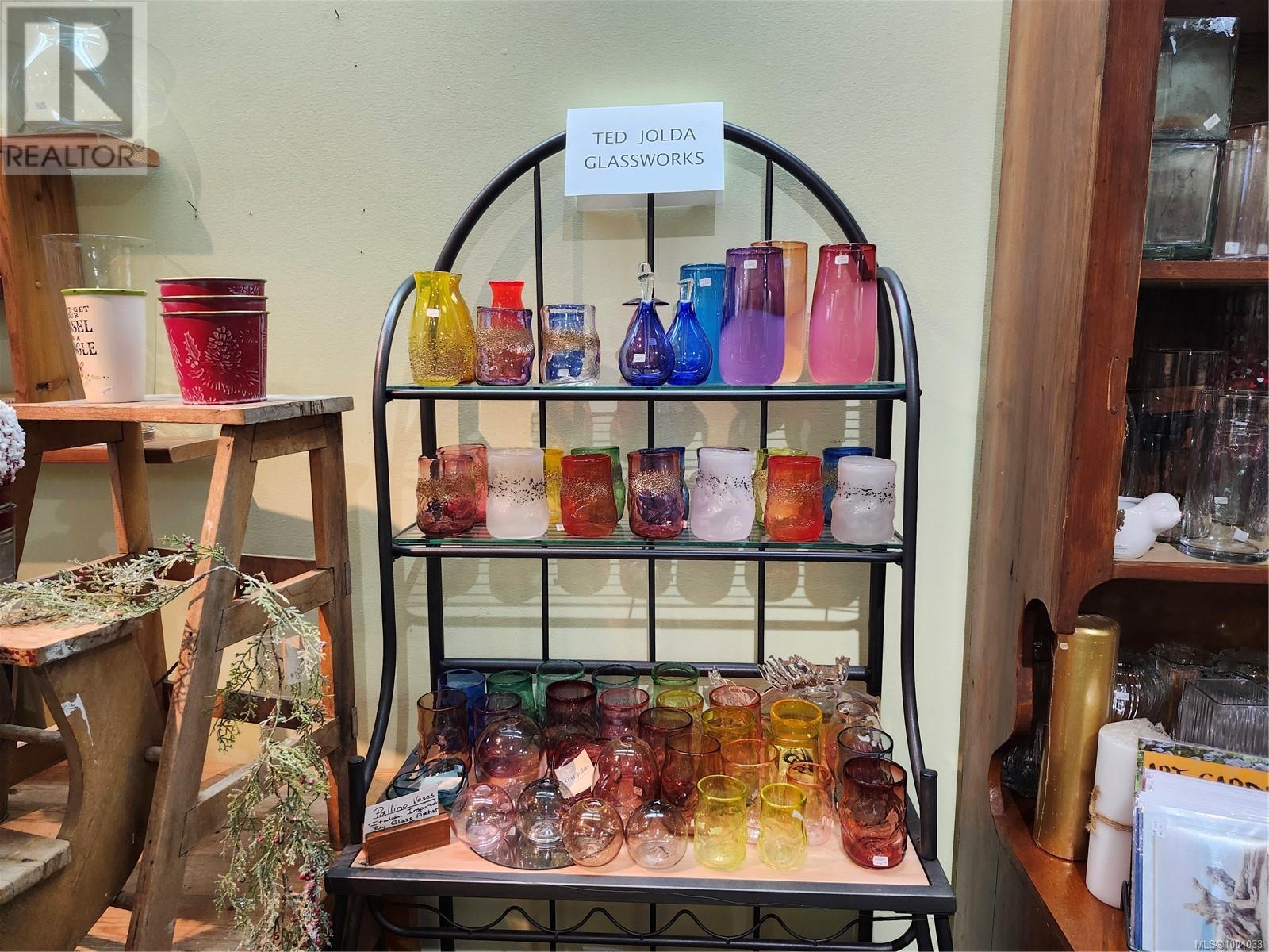 2 102 Island Hwy E, Parksville