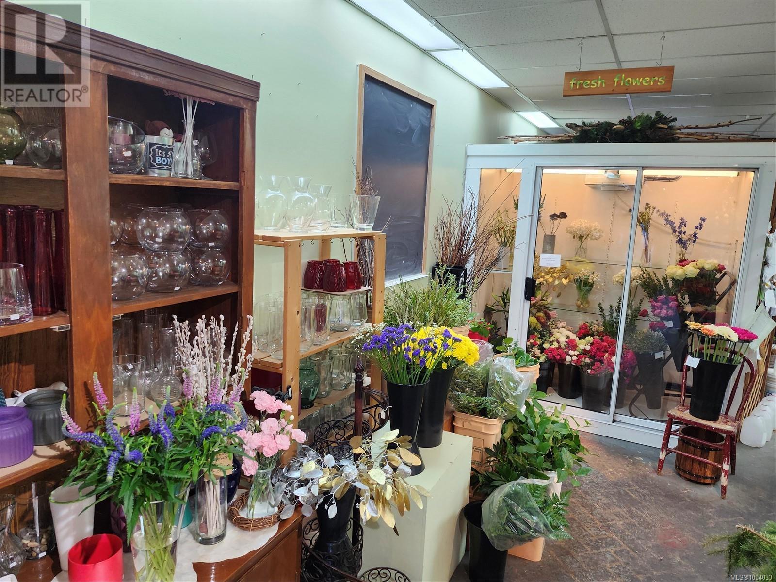 2 102 Island Hwy E, Parksville