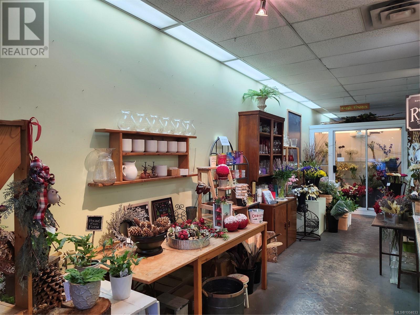 2 102 Island Hwy E, Parksville