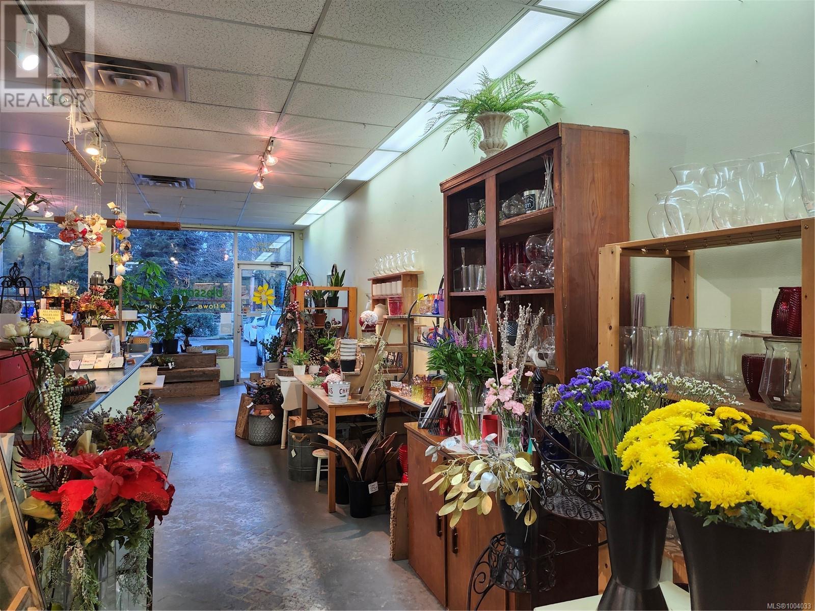 2 102 Island Hwy E, Parksville