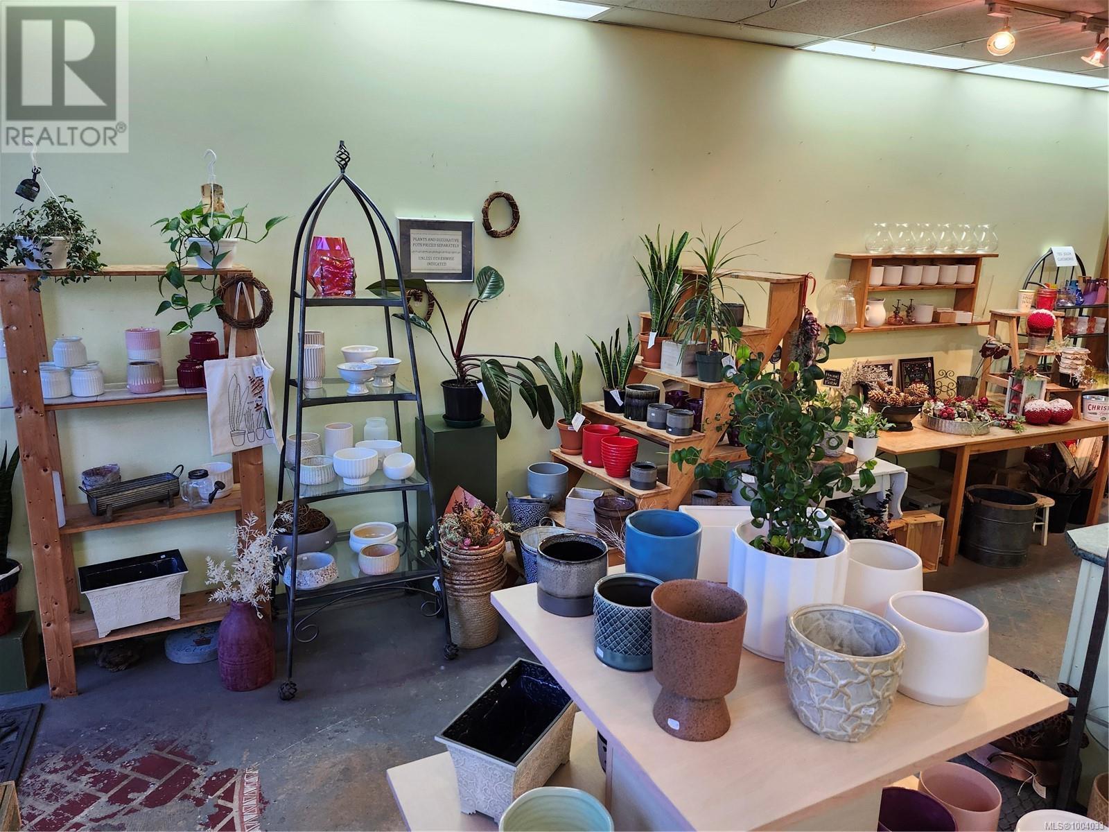 2 102 Island Hwy E, Parksville