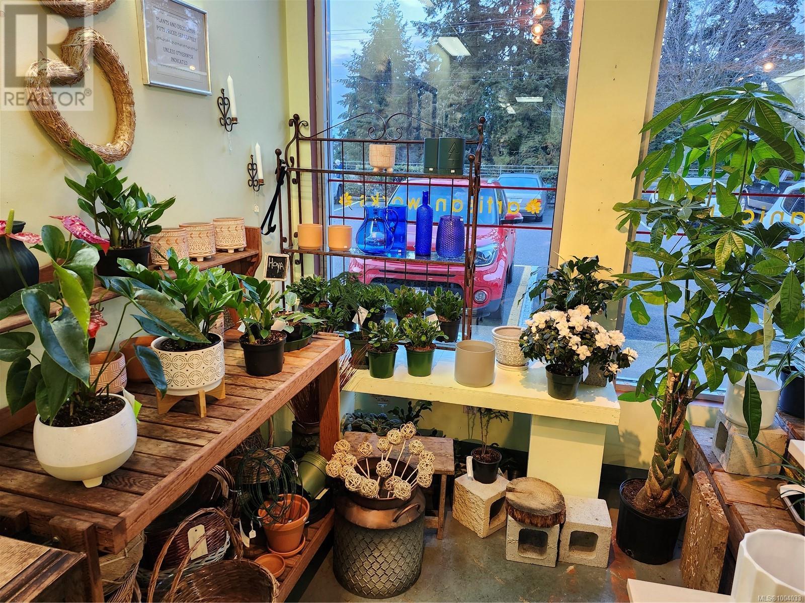 2 102 Island Hwy E, Parksville