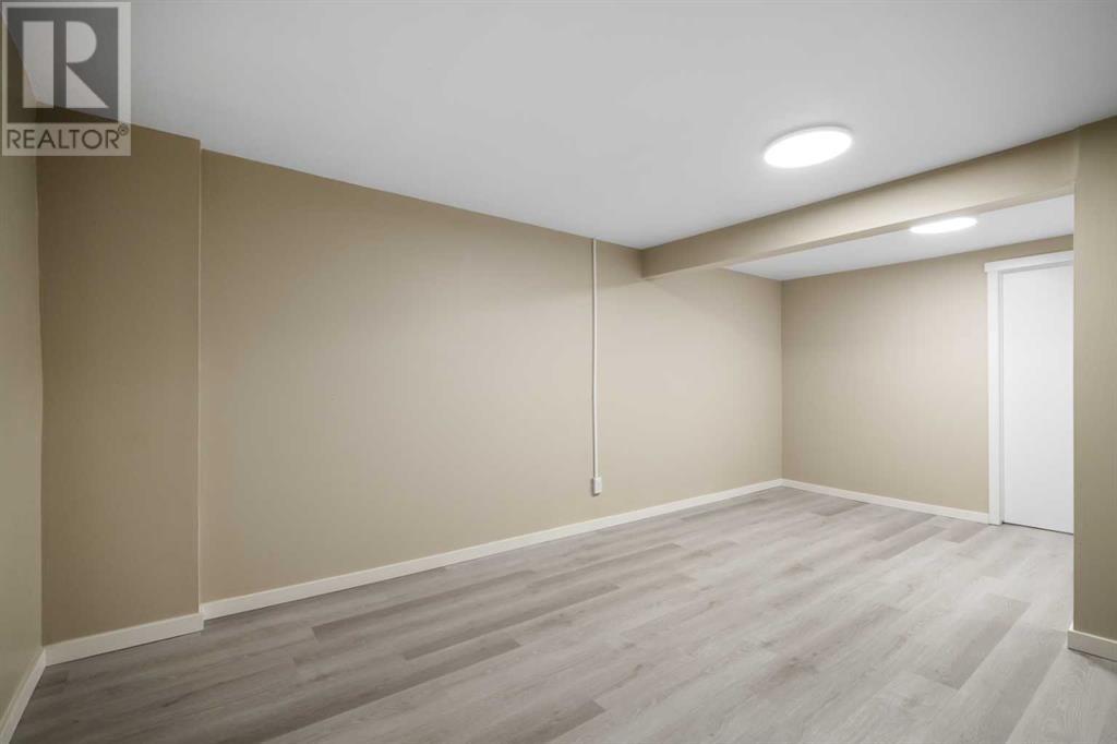 Single Family House for Sale in   Bermuda Drive NW Beddington Heights Calgary 