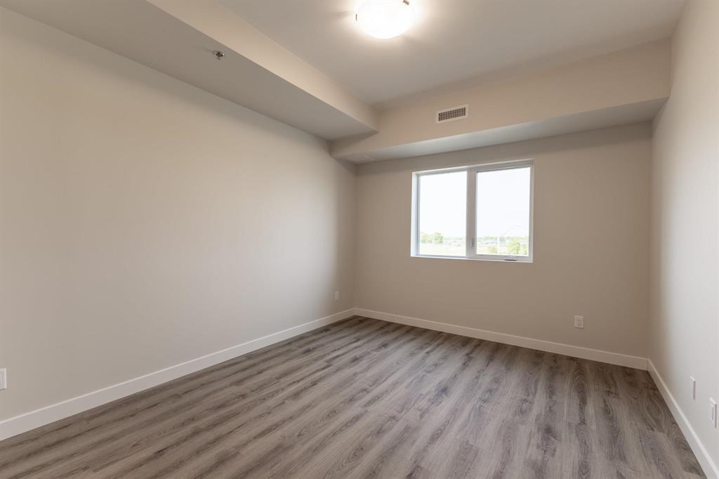 Photo 6 of 435 1505 Molson Street, Winnipeg MB