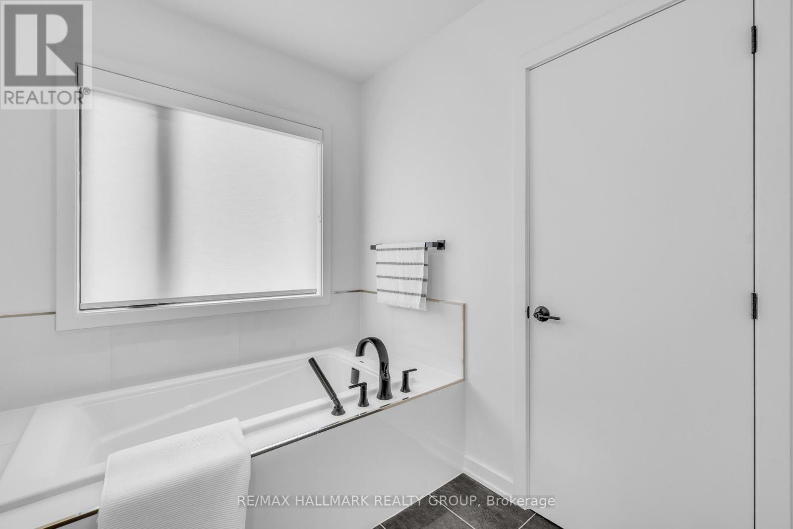 Photo 33 of 817 Chorus Drive, Ottawa ON