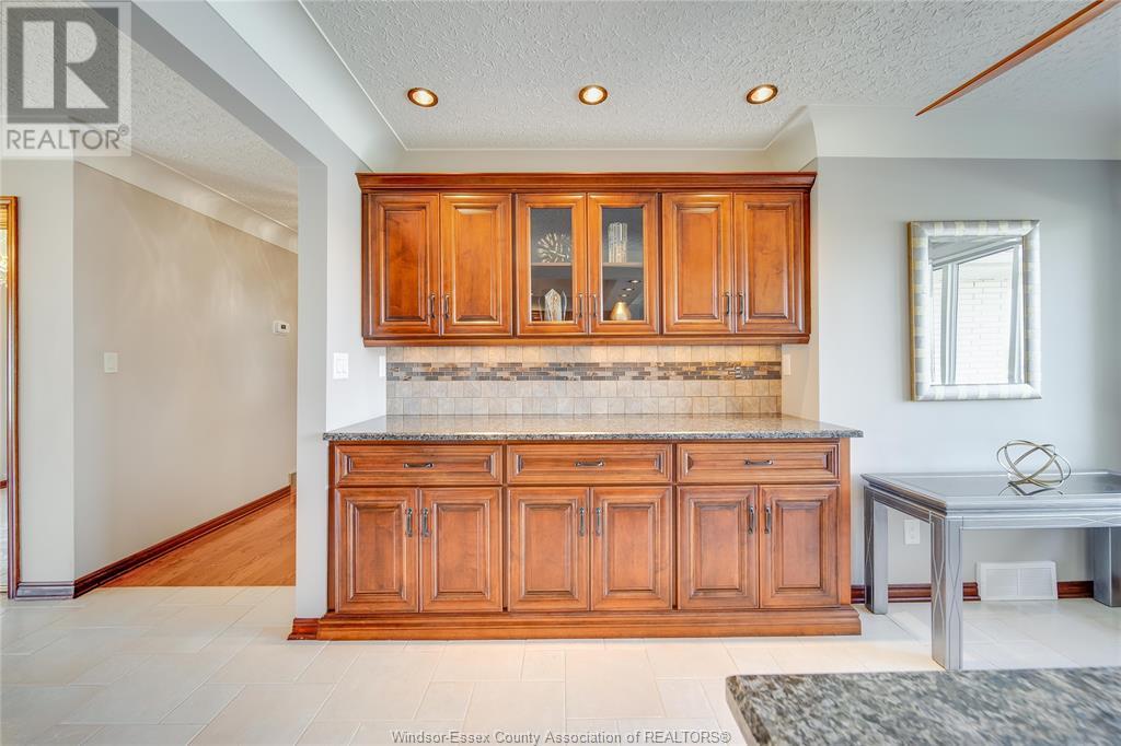 Photo 17 of 65 Bissonnette, Lakeshore ON