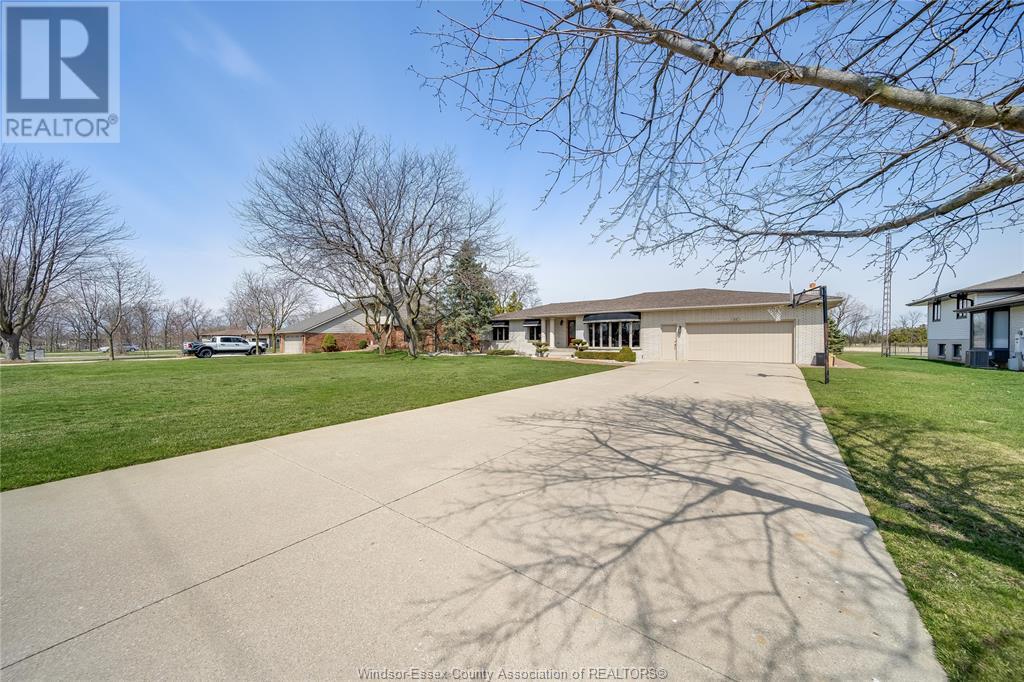 Photo 2 of 65 Bissonnette, Lakeshore ON