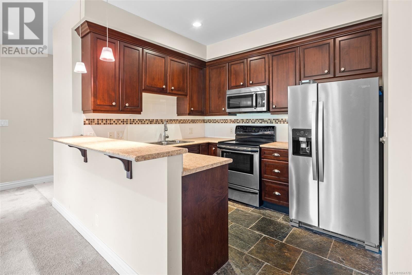 Photo 16 of 311 1335 Bear Mountain Pkwy, Langford BC