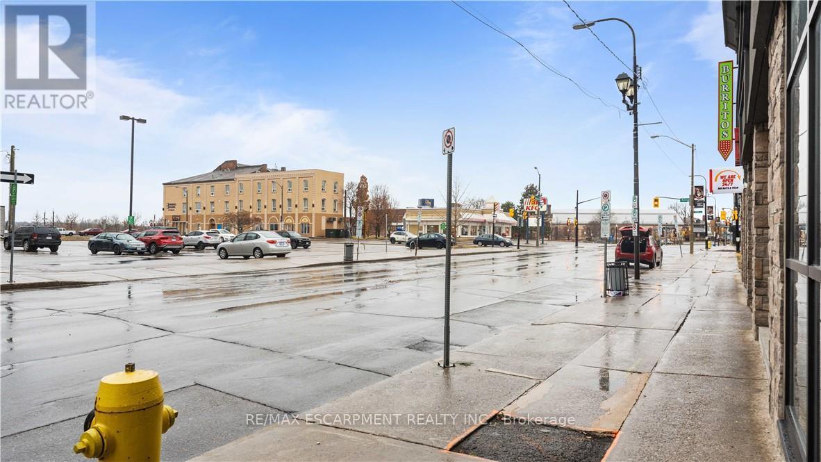 Photo 18 of 42 Dalhousie Street, Brantford ON