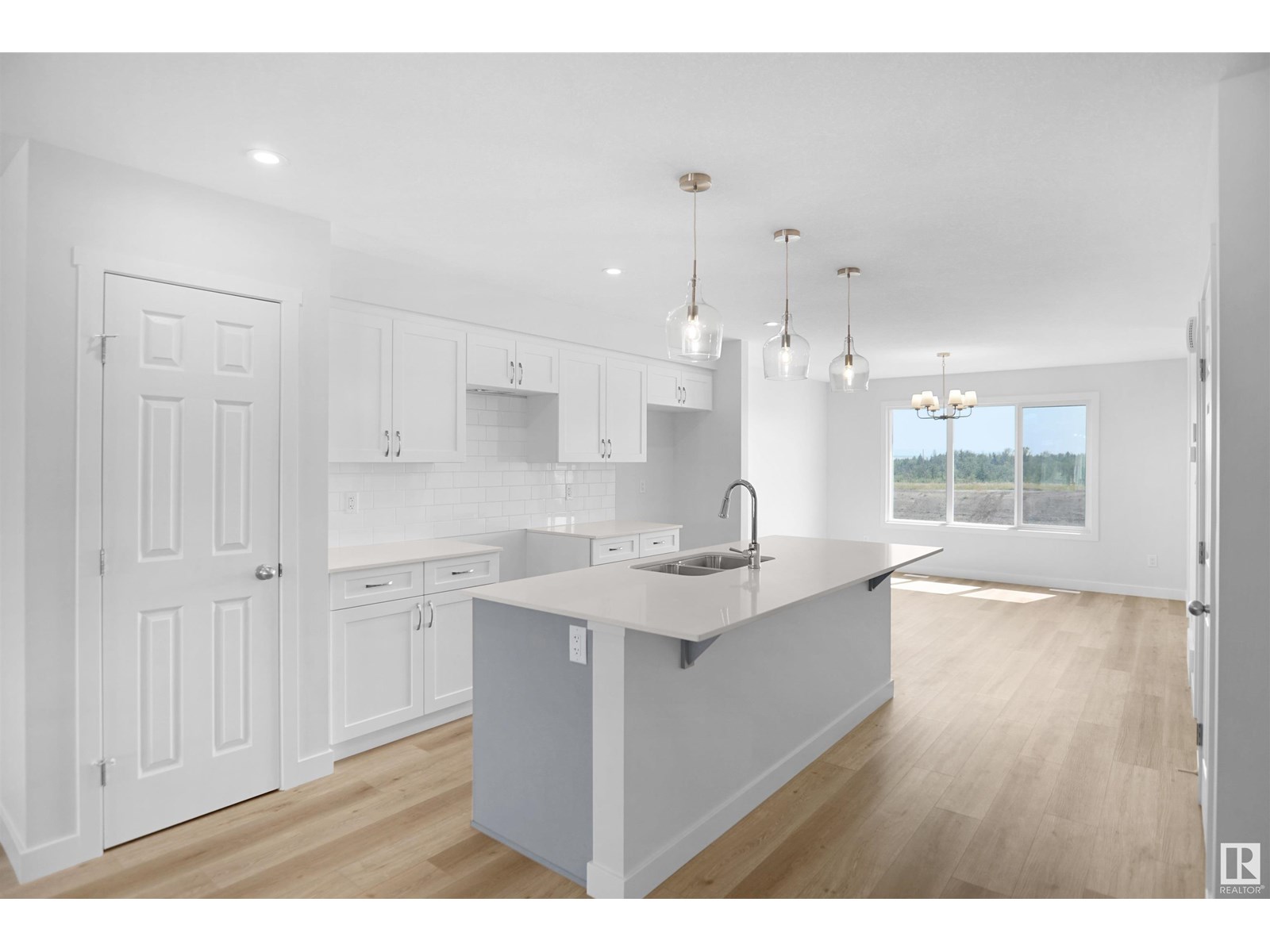 Photo 7 of 18137 73 A St Nw, Edmonton AB