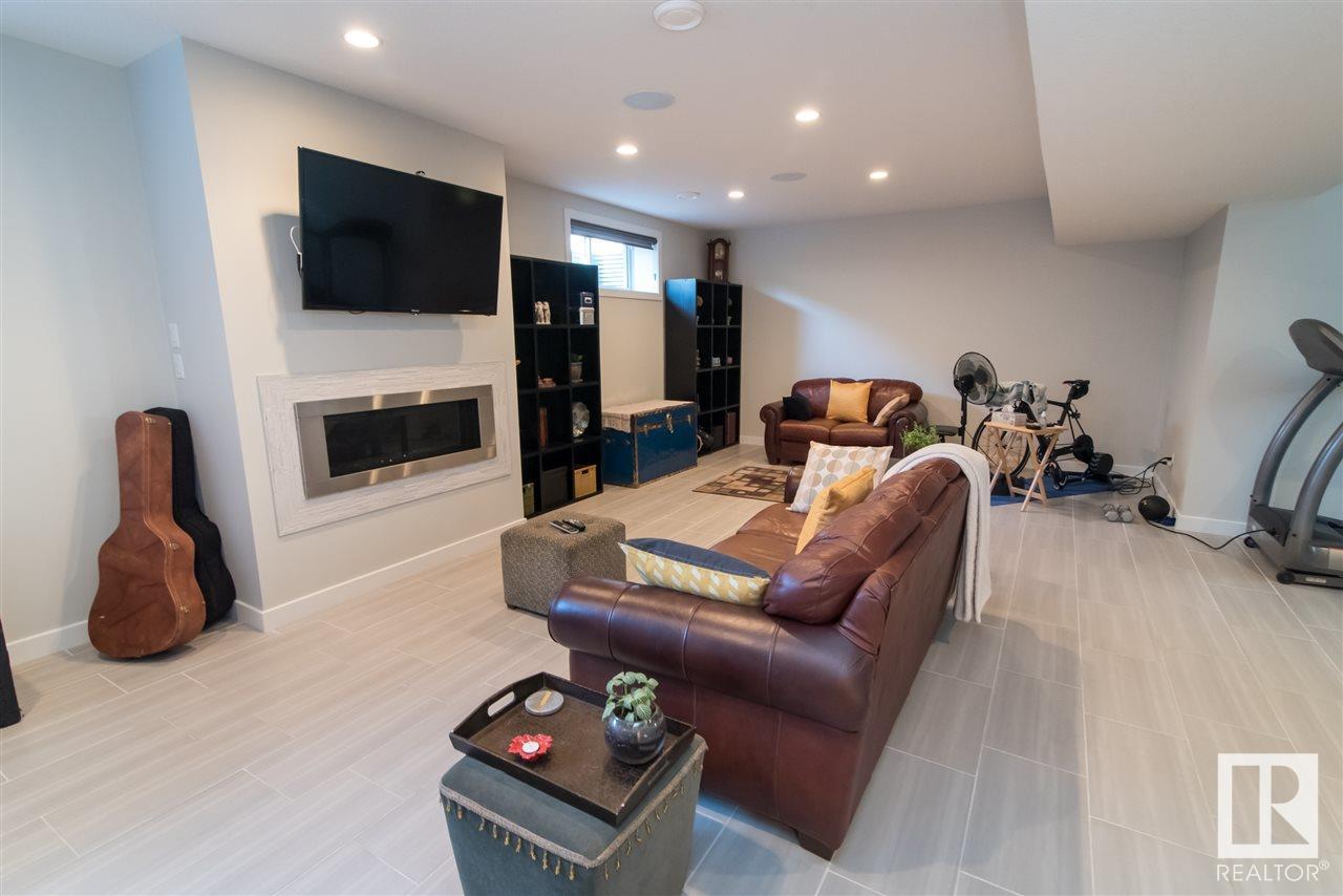 Photo 2 of 9104 83 St Nw, Edmonton AB
