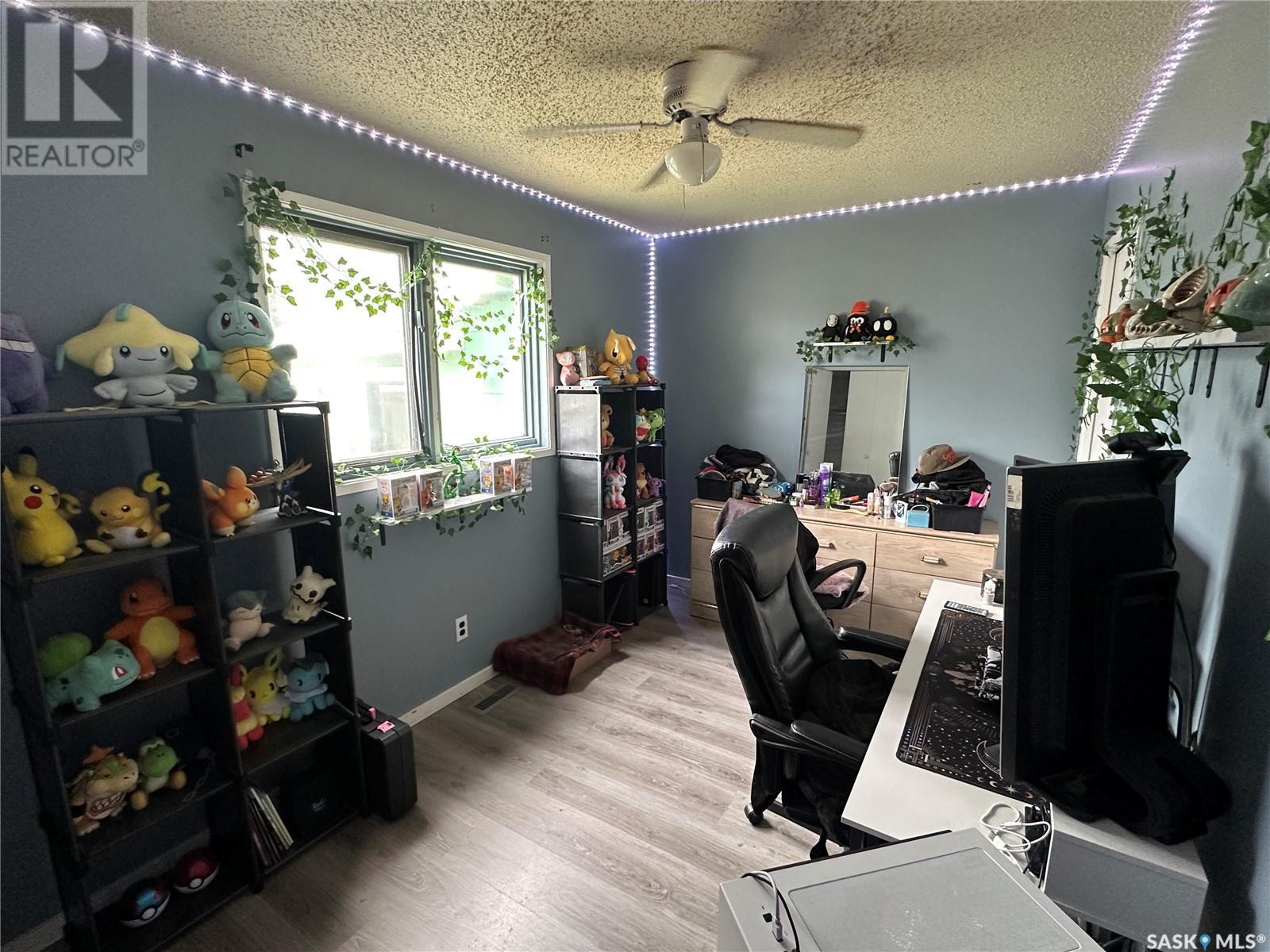 Photo 10 of 261 Bean Crescent, Weyburn SK