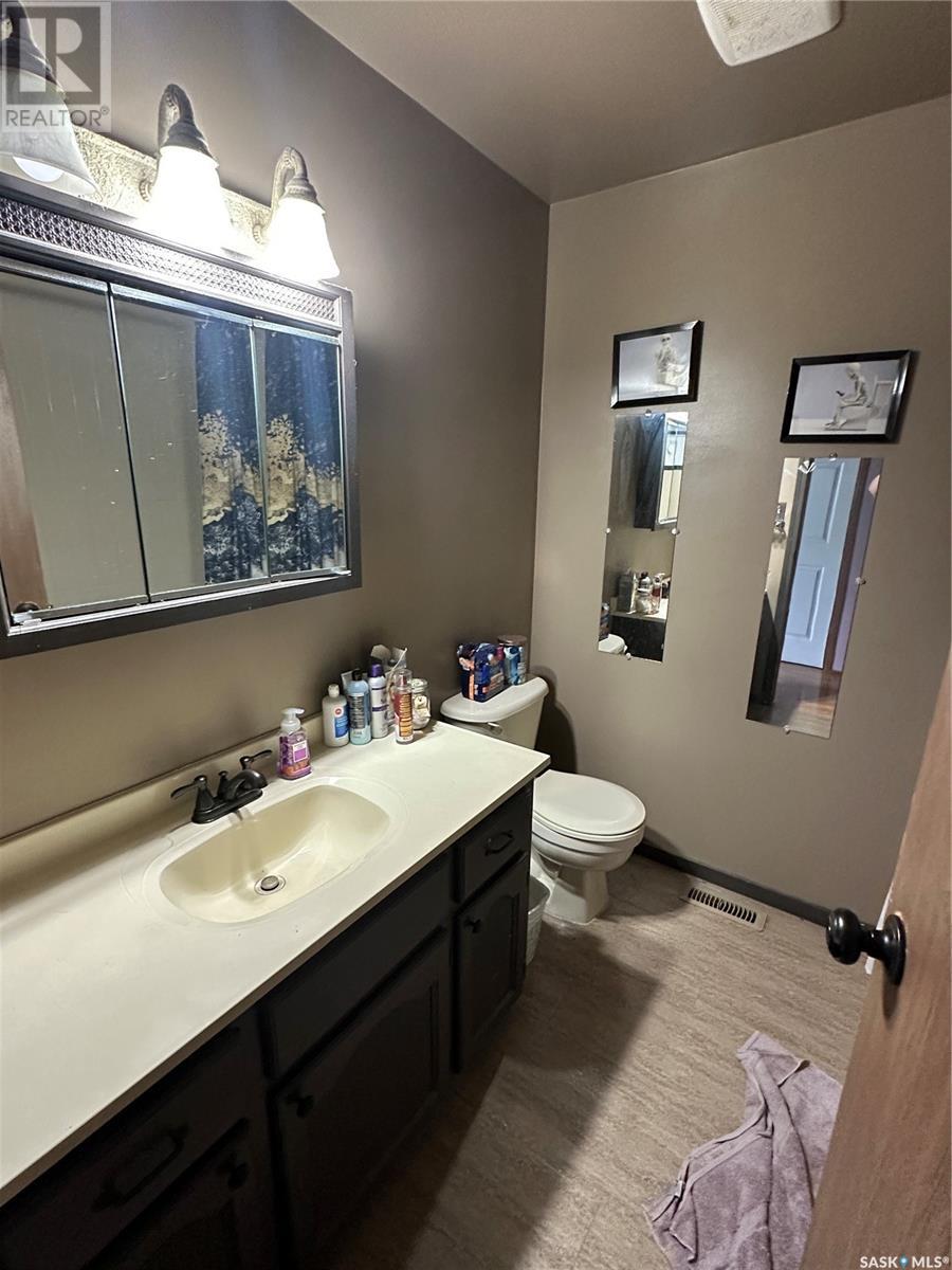 Photo 11 of 261 Bean Crescent, Weyburn SK